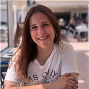 Maestra de Educación Primaria con más de cinco años de experiencia dando clases particulares y uno ejerciendo como maestra en escuelas. Para mis clases considero que lo más importante es conocer a los alumnos, para potenciar sus capacidades, aptitudes y h